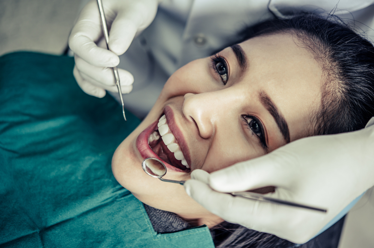 dentists-treat-patients-teeth
